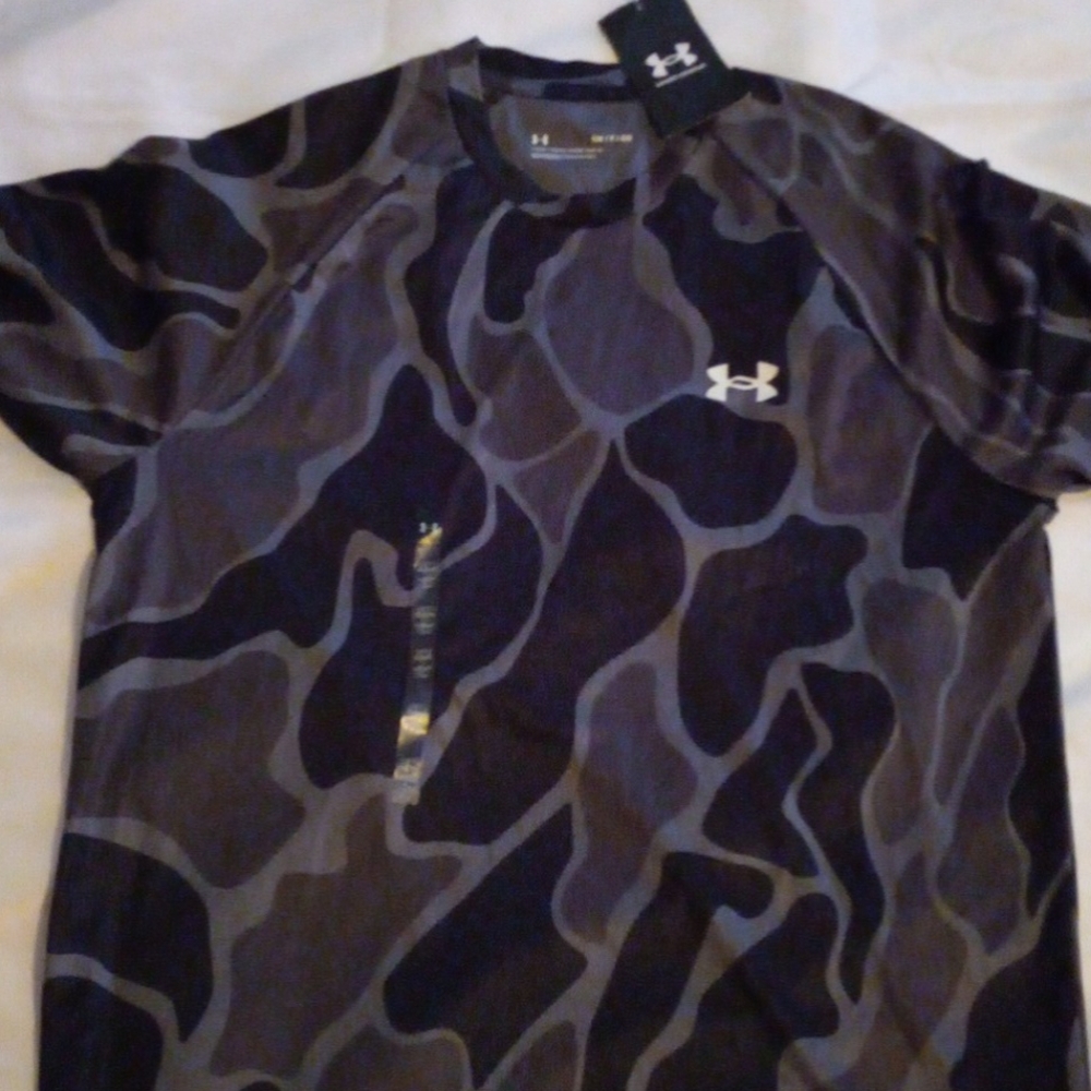Mens athletic Under Amour Shirt